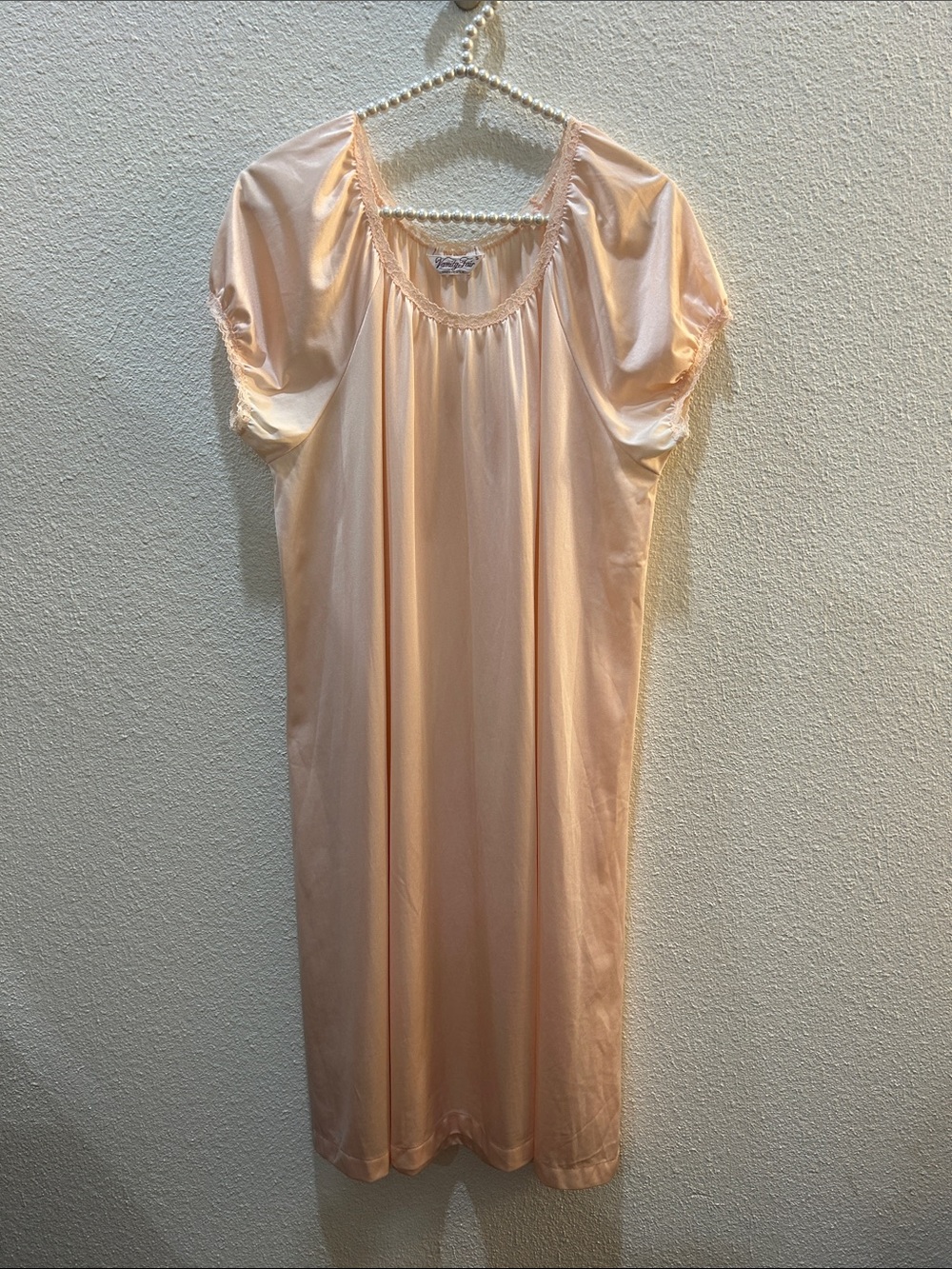 Vintage Vanity Fair Peach Silky Short Sleeve Nightgown Size Small